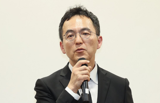 구자현 검찰총장 직무대행이 15일 광주 북구 운정동 국립5·18민주묘지를 찾아 참배한 뒤 발언하고 있다 사진연합뉴스］