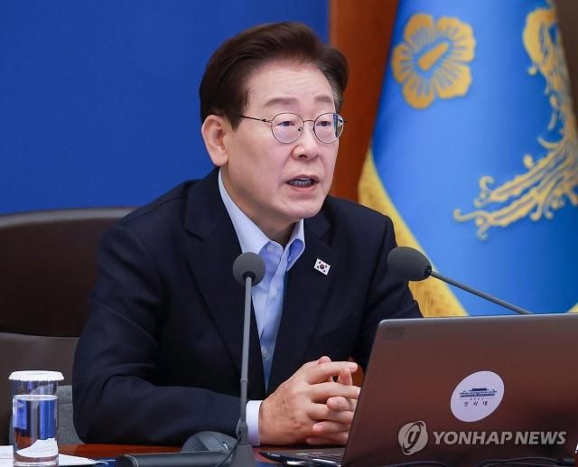 이재명 대통령이 지난 2일 청와대에서 열린 수석보좌관회의에서 발언하고 있는 모습 사진연합뉴스