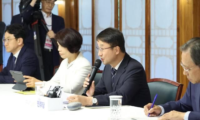 더불어민주당 한병도 대표 직무대행 겸 원내대표가 5일 서울 종로구 삼청동 총리공관에서 열린 고위당정협의회에서 발언하고 있다 사진연합뉴스