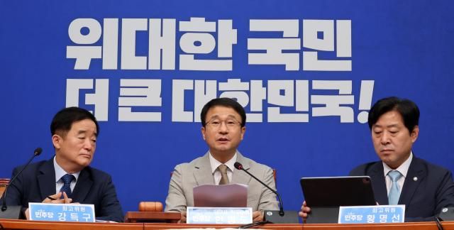 한병도 더불어민주당 대표 직무대행 겸 원내대표가 6일 국회에서 열린 최고위원회의에서 발언하고 있다 사진연합뉴스