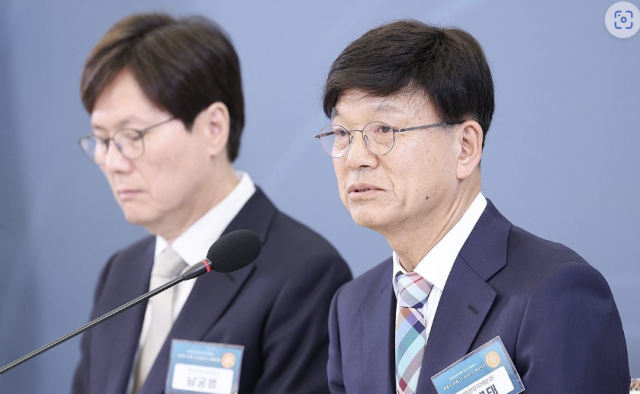 이병태 규제합리화위원회 부위원장이 지난 4월 15일 청와대에서 이재명 대통령 주재로 열린 규제합리화위원회 제1차 전체회의에서 발언하고 있다 사진연합뉴스