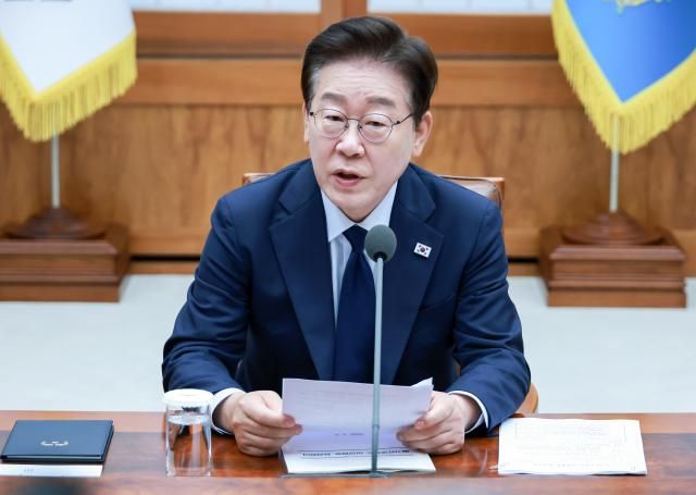 이재명 대통령이 지난 6일 청와대에서 열린 메가프로젝트 민관합동 점검회의에서 발언을 하고 있다 사진연합뉴스