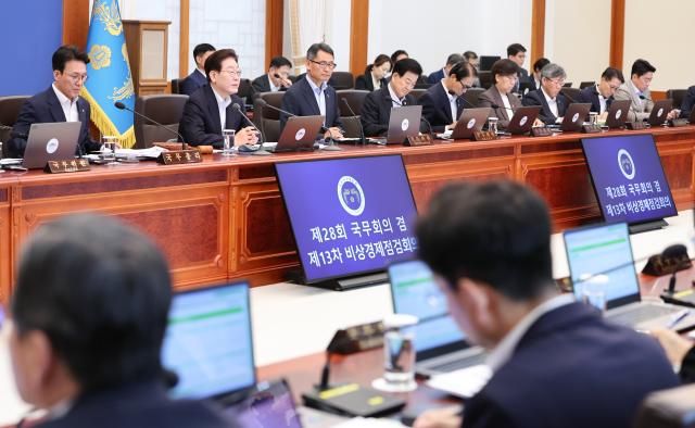 이재명 대통령이 6월 30일 청와대에서 국무회의 겸 비상경제점검회의를 주재하고 있다사진청와대통신사진기자단 