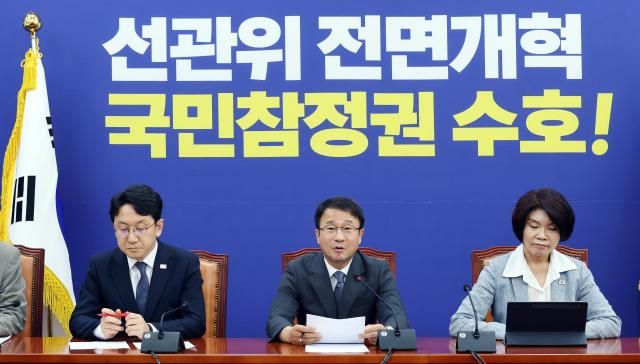 한병도 더불어민주당 당 대표 직무대행 및 원내대표가 7일 국회에서 열린 원내대책회의에서 발언하고 있다 사진연합뉴스