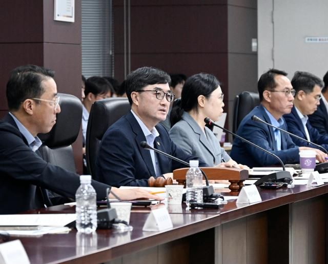 임기근 기획예산처 차관이 7월 7일 오후 서울 종로구 한국무역보험공사에서 열린 제6차 재정투자평가위원회를 주재 모두발언을 하고 있다 사진기획예산처