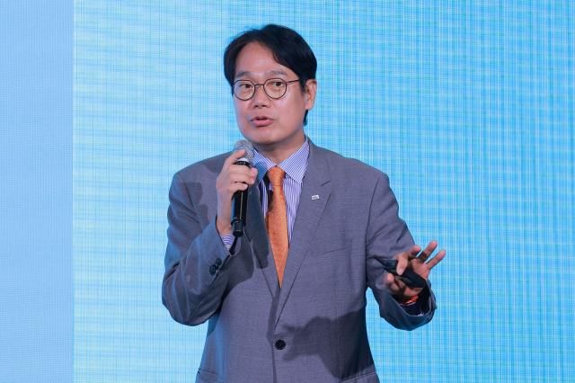 최창규 미래에셋자산운용 이사ETF리서치본부장가 9일 오후 서울 중구 더 플라자 호텔에서 열린 ABC 개국 기념 AI 생태계 혁신 포럼에서 AI로 좋은 ETF에 투자하는 법이라는 주제로 강연을 하고 있다 사진유대길 기자 dbeorlf123ajunewscom