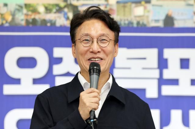 더불어민주당 당권 주자인 김민석 전 국무총리가 지난 8일 오후 전남광주통합특별시 목포시 지역위원회에 참석해 발언하고 있다사진연합뉴스