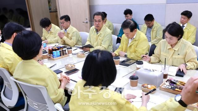 보건복지부는 10일 오전 8시 30분 폭염 대응 비상대책본부 1차 회의를 열고 폭염 대응 추진 현황과 향후 점검 계획을 논의했다 사진보건복지부