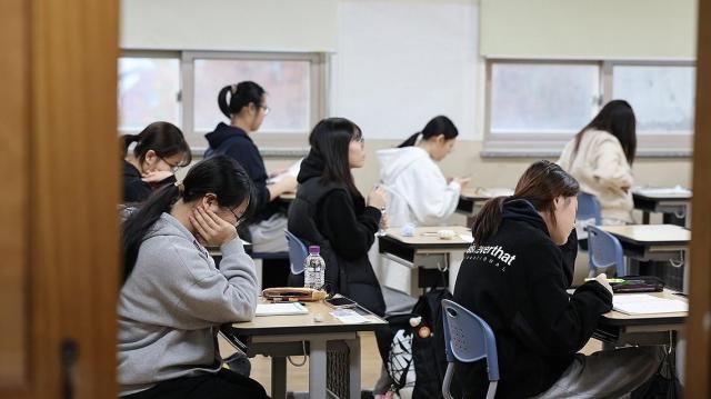 2026학년도 대학수학능력시험수능이 실시된 지난해 11월 13일 오전 인천 미추홀구 인화여자고등학교에서 수험생들이 문제를 풀고 있다 사진연합뉴스