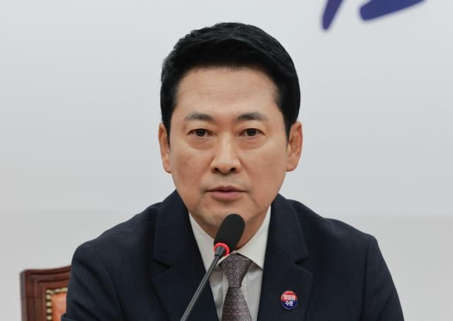 장동혁 국민의힘 대표가 지난 10일 국회에서 열린 최고위원회의에서 발언하고 있다 사진연합뉴스