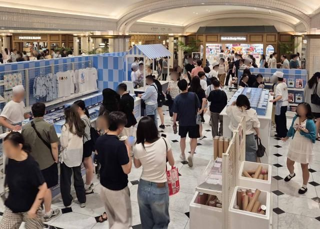 신세계백화점 핑구 크리머리 팝업스토어 운영 서울연합뉴스 신세계백화점이 오는 28일까지 강남점 지하 1층 스위트파크에서 글로벌 캐릭터 핑구의 단독 팝업스토어 핑구 크리머리를 운영한다고 19일 밝혔다 사진은 신세계백화점 강남점 핑구 크리머리 현장 2026719 신세계백화점 제공 재판매 및 DB 금지 photoynacokr2026-07-19 060101 저작권자 ⓒ ㈜연합뉴스 무단 전재 재배포 금지 AI 학습 및 활용 금지저작권자 ⓒ ㈜연합뉴스 무단 전재 재배포 금지 AI 학습 및 활용 금지