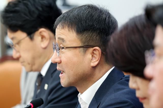 한병도 더불어민주당 당 대표 직무대행 겸 원내대표가 13일 국회에서 열린 정책조정회의에서 발언하고 있다 사진연합뉴스