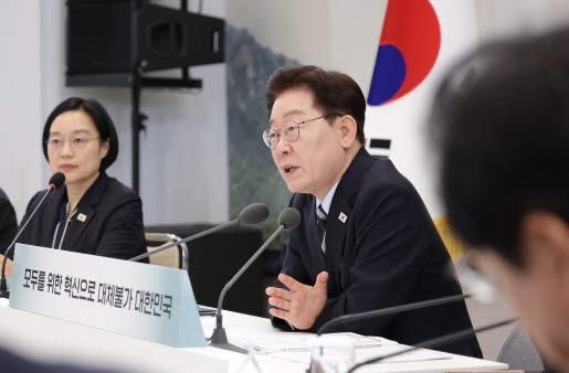 이재명 대통령이 지난 16일 청와대 영빈관에서 열린 부처 업무보고에서 발언하고 있다사진연합뉴스