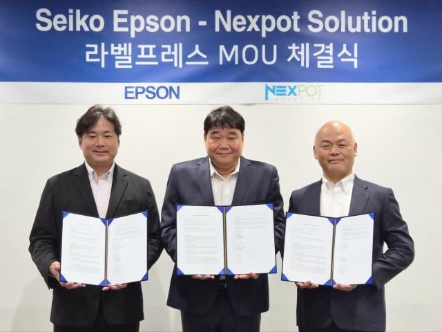 세이코 엡손과 한국엡손 넥스팟솔루션 관계자들이 위조방지 보안 라벨 시장 확대를 위한 업무협약을 체결했다 왼쪽부터 모로후시 준 한국엡손 대표 박준표 넥스팟 솔루션 대표 키무라 토모아키 세이코 엡손 라벨프레스사업관리부 부장 사진한국엡손 