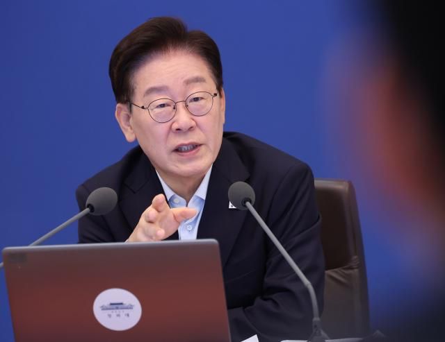 이재명 대통령이 25일 청와대에서 열린 국무회의에서 발언하고 있다 사진연합뉴스