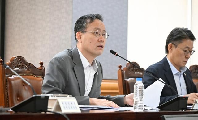 이형일 재정경제부 1차관이 7월 30일 서울 중구 은행회관에서 거시경제금융회의를 주재 발언하고 있다사진재정경제부