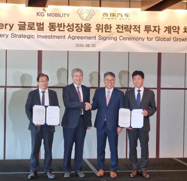 지난 2일 서울 용산 소재 그랜드 하얏트 서울에서 전략적 투자 계약 체결 기자간담회에서 왼쪽부터 사진김수지 기자