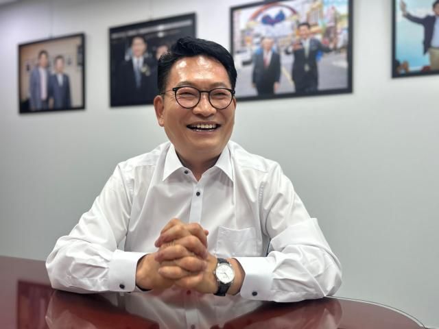 송영길 의원이 2026년 7월 31일 서울 여의도 국회의원회관 818호에서 아주경제와 인터뷰하고 있다 송영길 후보 캠프 제공 