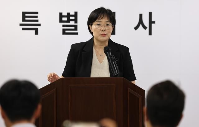 권창영 2차 종합특별검사팀 김지미 특검보가 지난달 20일 과천 특검사무실에서 수사 관련 사항 등을 브리핑하고 있다사진연합뉴스