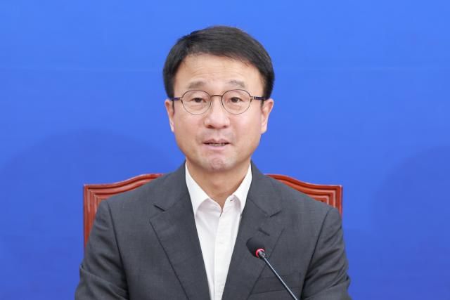 한병도 더불어민주당 당 대표 직무대행 겸 원내대표가 6일 국회에서 열린 정책조정회의에 참석해 발언하고 있다 사진연합뉴스