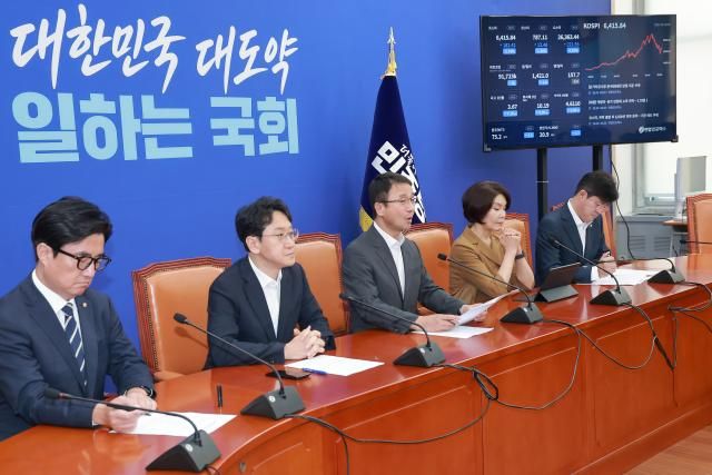 더불어민주당 한병도 대표 직무대행 겸 원내대표가 6일 국회에서 열린 정책조정회의에 참석해 발언하고 있다사진연합뉴스