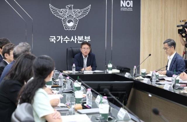 경찰 수사 신뢰 제고를 위한 쇄신 태스크포스TF 위원장을 맡은 김남준 변호사가 3일 서울 서대문구 경찰청에서 ‘국민 신뢰 제고를 위한 경찰 수사 개혁위원회 회의’를 주재하고 있다 사진연합뉴스