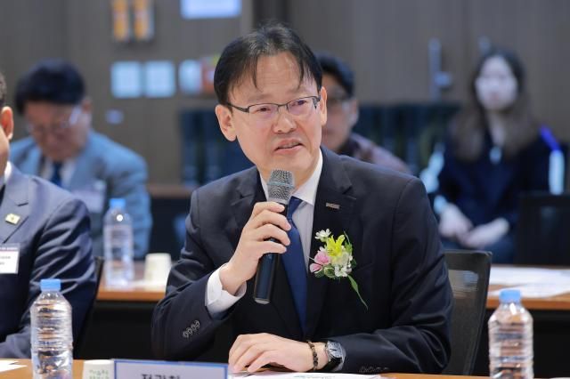 정광천 이노비즈협회장이 6일 오후 경기 성남시 판교 이노비즈협회에서 열린 K-방산 진입장벽 완화를 위한 업무 협약식에 참석해 인사말을 하고 있다 20260306사진유대길 기자 dbeorlf123ajunewscom
