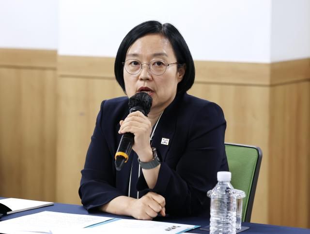 한성숙 국무총리가 20일 서울 구로구 벤처기업협회에서 열린 신산업분야 규제혁신 간담회에 참석해 발언하고 있다사진연합뉴스