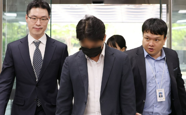 윤석열 정부의 대통령 관저 이전 감사 관련 허위공문서 작성 등 혐의를 받는 감사원 간부 손모씨 사진연합뉴스