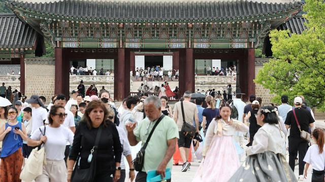 경복궁 찾은 관광객들 사진연합뉴스