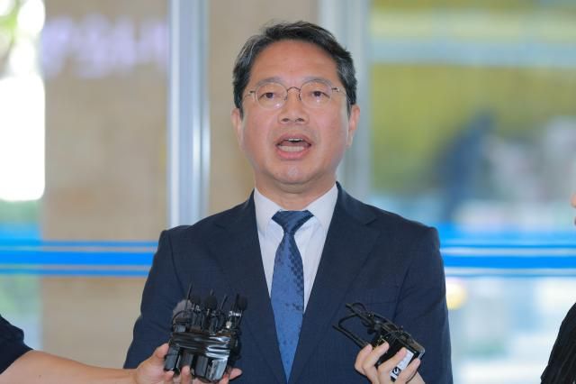 김승원 법무부장관 후보자가 3일 오전 서울 종로구 적선현대빌딩에 마련된 인사청문회 준비 사무실로 출근 취재진의 질문에 답하고 있다 20260903사진유대길 기자 dbeorlf123ajunewscom