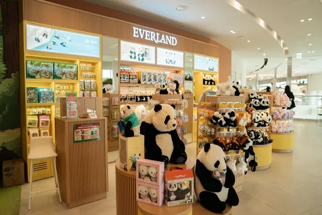 3층 기념품 숍 인테리어