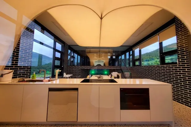 포트240 거실 모습