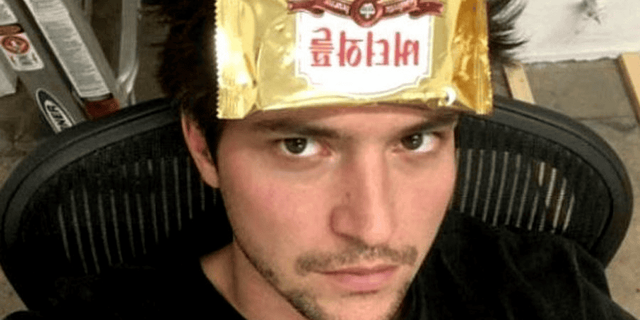 버터와플을 즐기는 모습