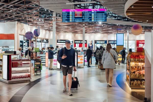 외국인 관광객 소비 상권이 이동하고, 중국인 관광객의 소비가 줄면서 면세점 업계의 불황이 이어지고 있다 / 픽사베이