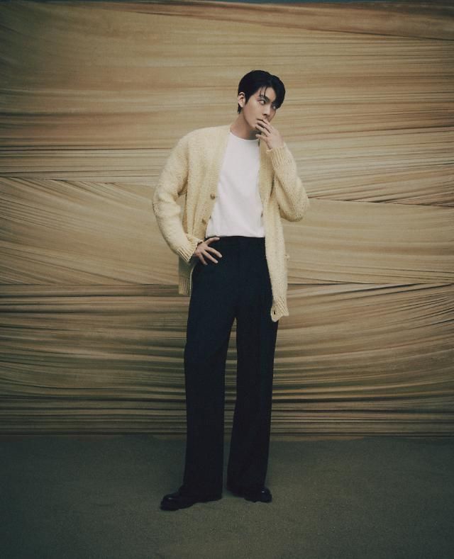 넷플릭스 시리즈 '택배기사'의 주인공 배우 김우빈