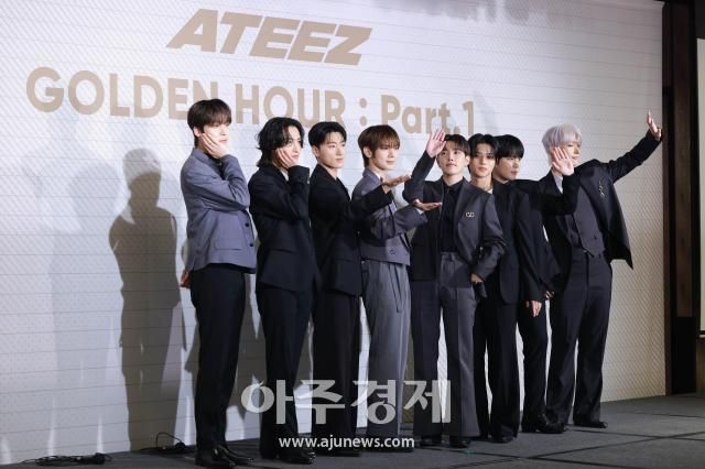 그룹 에이티즈ATEEZ가 30일 오후 서울 종로구 포시즌스호텔에서 열린 ATEEZ 미니 10집 GOLDEN HOUR Part1 발매 기념 기자간담회에 참석해 포즈를 취하고 있다 사진 왼쪽부터 에이티즈 멤버 윤호 성호 산 여상 홍중 우영 종호 민기 20240530사진유대길 기자 dbeorlf123ajunewscom