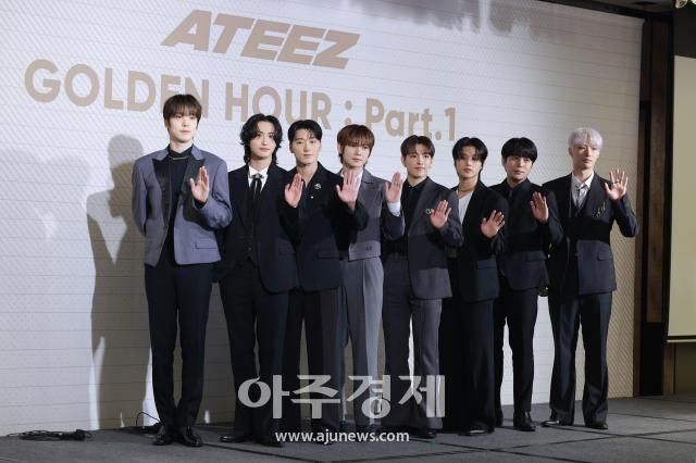 그룹 에이티즈ATEEZ가 30일 오후 서울 종로구 포시즌스호텔에서 열린 ATEEZ 미니 10집 GOLDEN HOUR Part1 발매 기념 기자간담회에 참석해 포즈를 취하고 있다 사진 왼쪽부터 에이티즈 멤버 윤호 성호 산 여상 홍중 우영 종호 민기 20240530사진유대길 기자 dbeorlf123ajunewscom