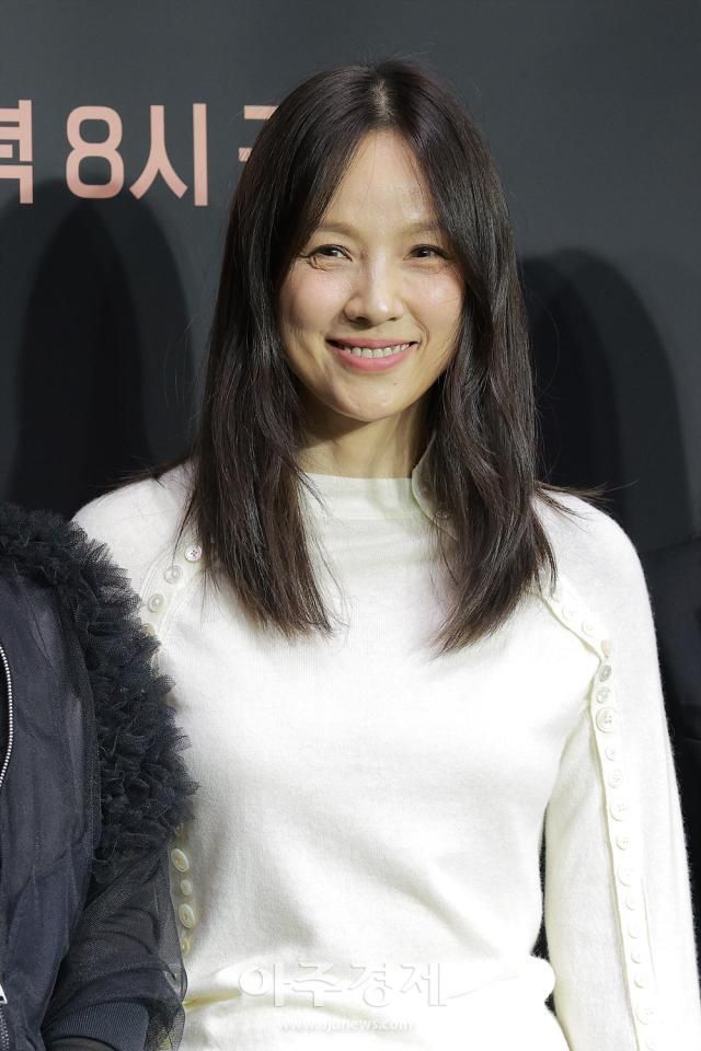 이효리가 1일 오후 서울 광진구 풀만 앰버서더 서울 이스트폴에서 열린 쿠팡플레이 저스트 메이크업 제작발표회에 참석해 포즈를 취하고 있다 20251001사진유대길 기자 dbeorlf123ajunewscom