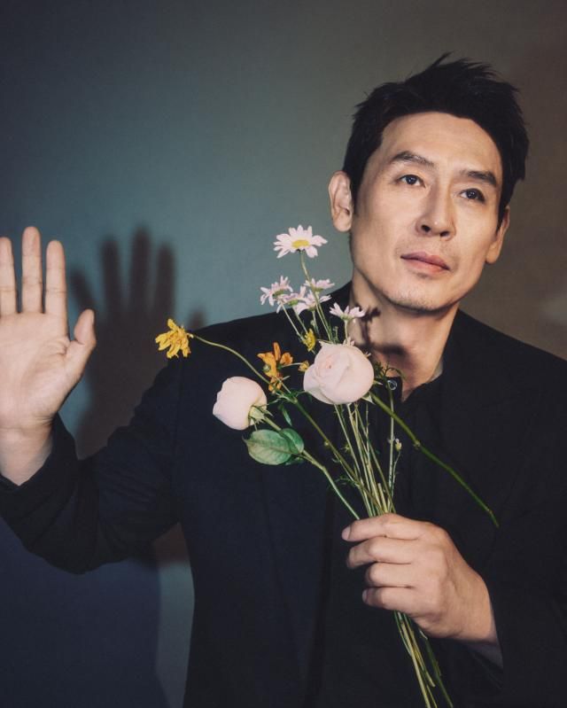 영화 굿뉴스 배우 설경구 사진넷플릭스