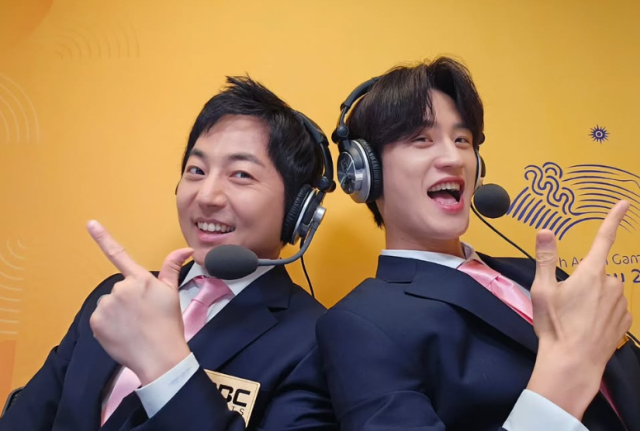 이성배 아나운서왼쪽와 전 태권도 국가대표 이대훈 사진이성배 SNS