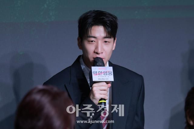 배우 유수빈이 21일 오전 서울 마포구 호텔 나루 서울 엠갤러리에서 열린 넷플릭스 시리즈 약한영웅 Class 2 제작발표회에 참석해 인사말을 하고 있다 20250421사진유대길 기자 dbeorlf123ajunewscom