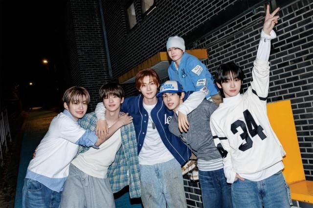 그룹 투어스 사진플레디스