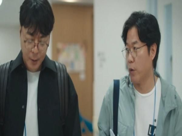 언젠가는 슬기로울 전공의생활에 특별 출연한 신원호 PD왼쪽와 나영석 PD 사진tvN 언젠가는 슬기로울 전공의생활