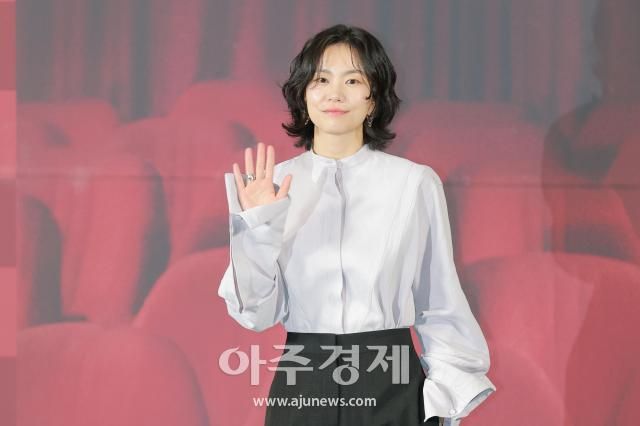 배우 이설이 10일 오후 서울 용산구 CGV용산 아이파크몰에서 열린 SBS 새 금토드라마 우리영화 제작발표회에 참석해 포즈를 취하고 있다 20250610사진유대길 기자 dbeorlf123ajunewscom