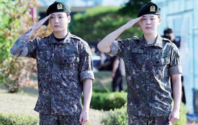BTS 지민·정국 전역 신고 사진연합