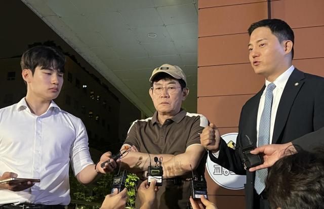 개그맨 이경규가 약물운전 혐의로 피의자 신분으로 조사를 받은 뒤 심경을 밝히고 있다. [사진=연합뉴스]