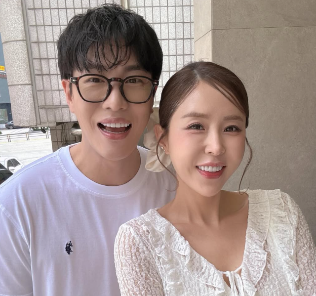 문원왼쪽과 신지 사진신지 SNS