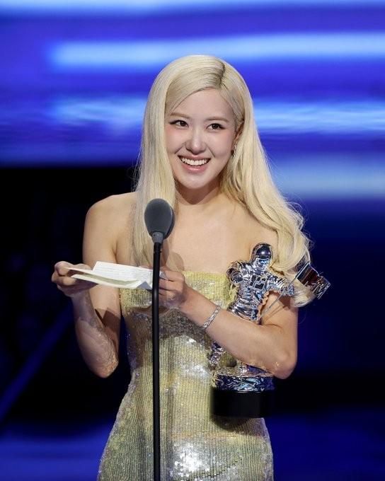 그룹 블랙핑크 로제가 MTV VMA ‘송 오브 더 이어’를 수상 했다 사진MTV VMA 공식 엑스