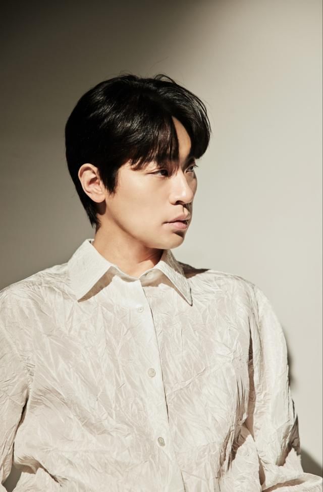 영화 휴민트에서 박건 역을 연기한 배우 박정민 사진샘컴퍼니